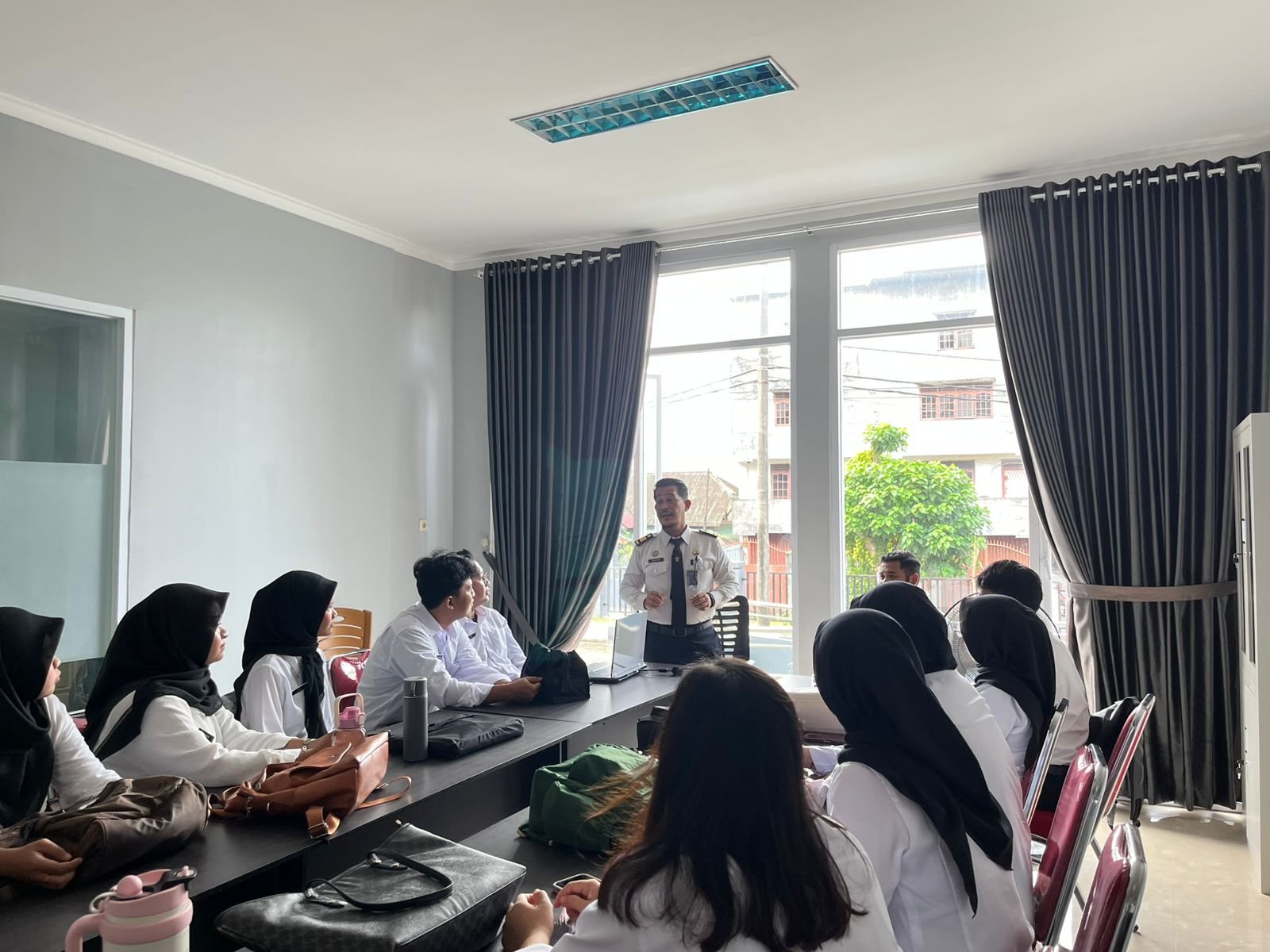 Kenal Lebih Dekat Peran PK Bapas, Klien Pemasyarakatan dan Peserta Magang Ikuti Pemaparan Interaktif